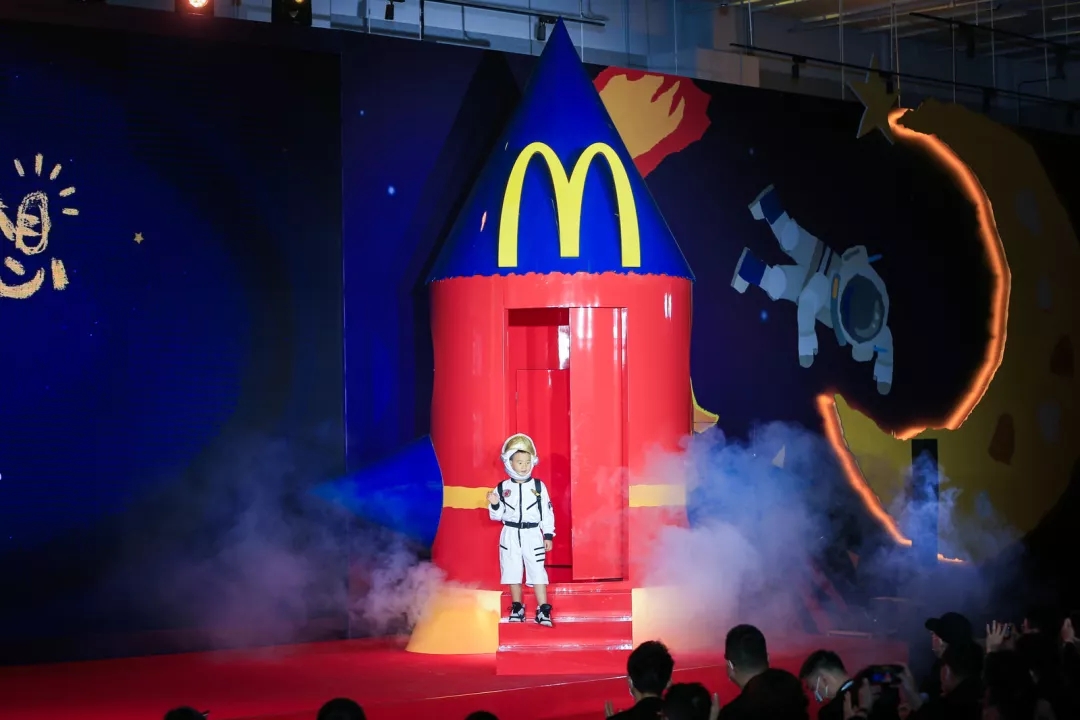 麦当劳麦当劳中国为孩子“点亮梦想”，带你上天！